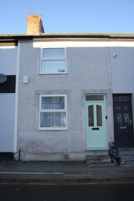 Charming Mid Terrace Cottage Conwy Exterior photo